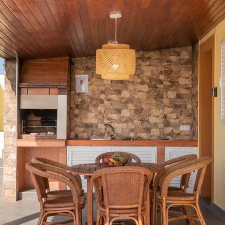 La Maison Doree By An Island *