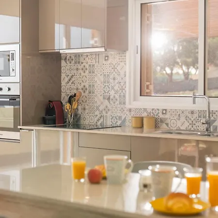 La Maison Doree By An Island *