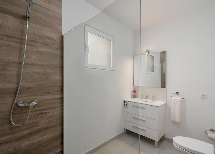 La Maison Dorée By An Island *