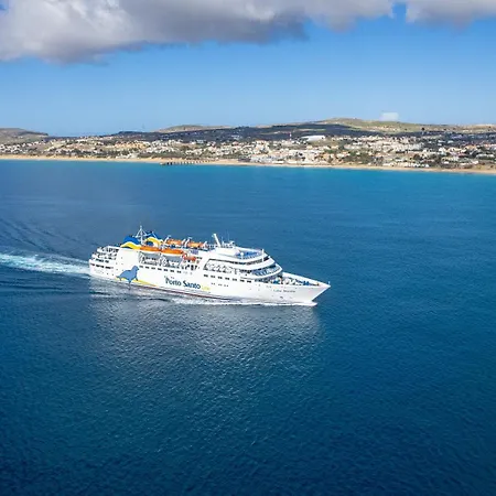 La Maison Dorée By An Island