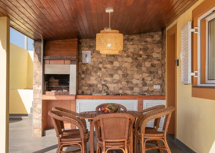 La Maison Doree By An Island *