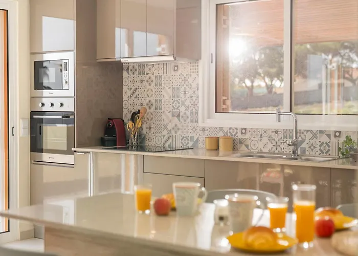 La Maison Doree By An Island *